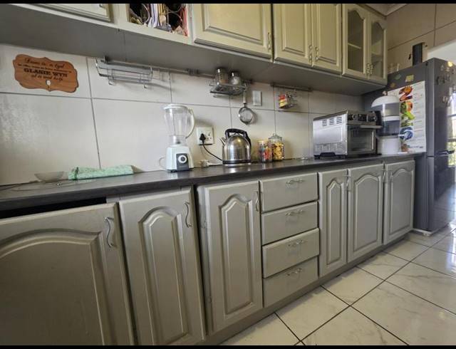 2 BEDROOM TOWNHOUSE FOR SALE IN ALBEMARLE